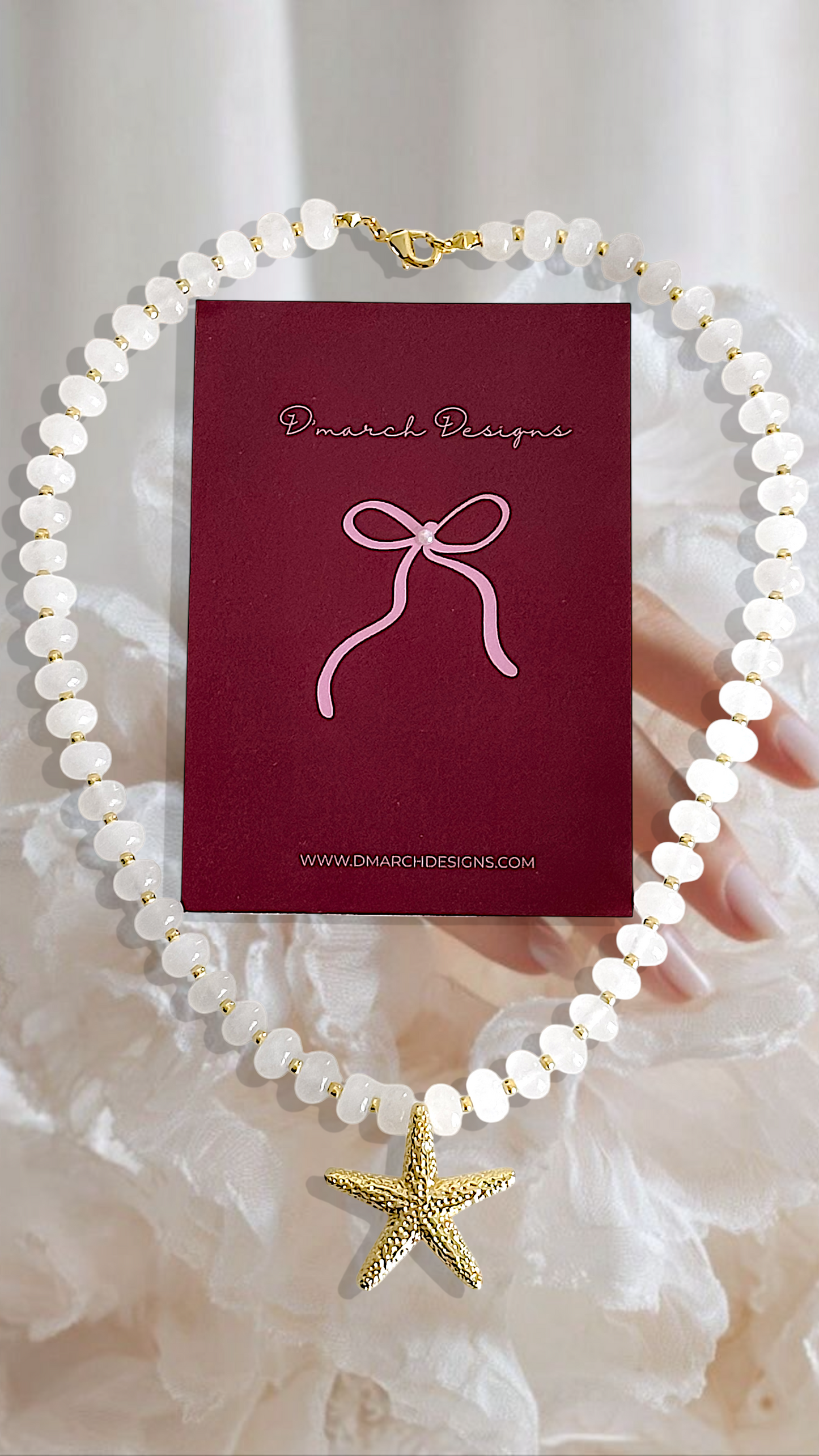 Jade blanco hielo y terminaciones enchapadas en oro 18k