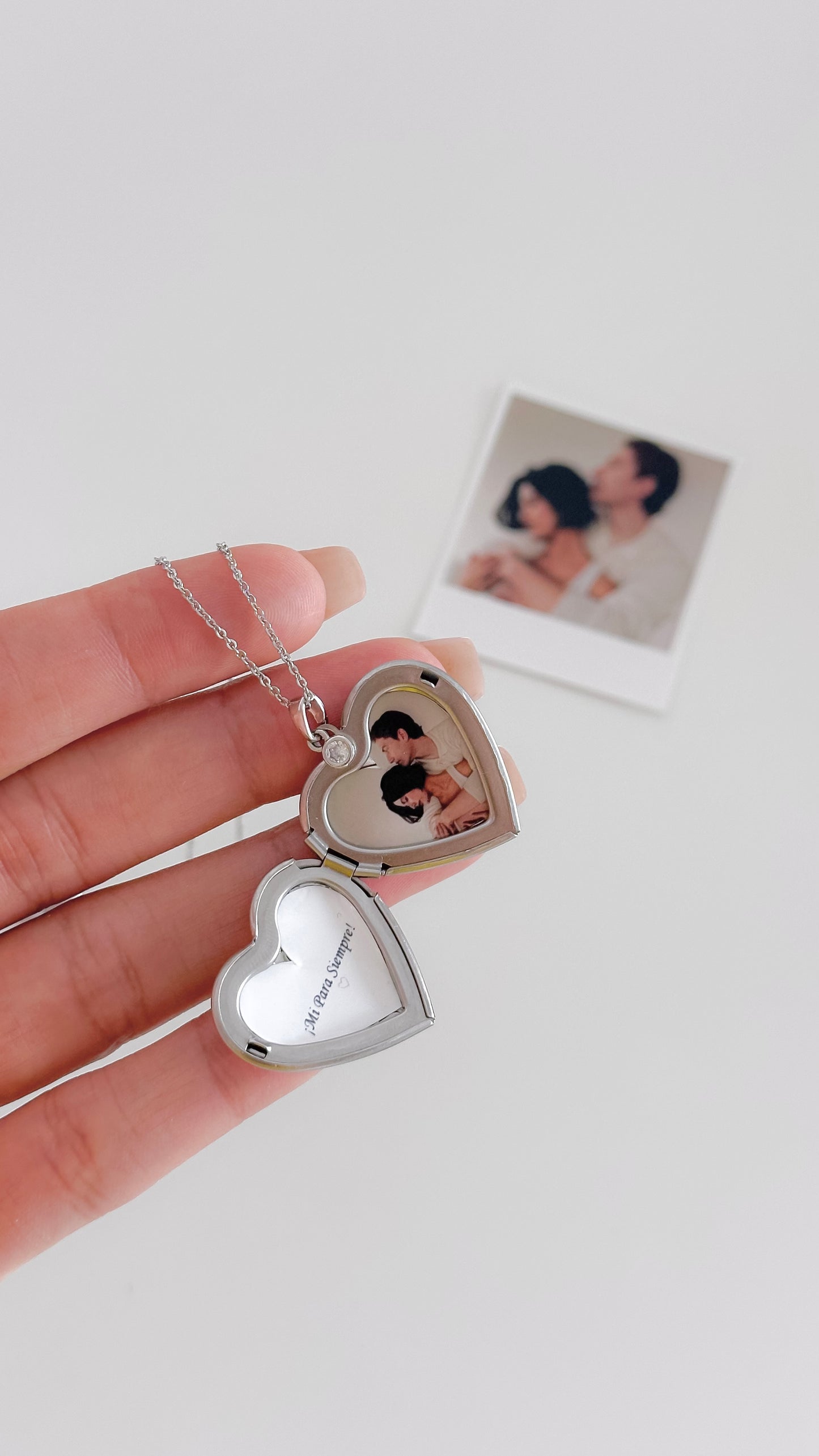 Collar relicario de corazón con diseño vintage apertura con espacio para 2 fotos personalizadas acero inoxidable