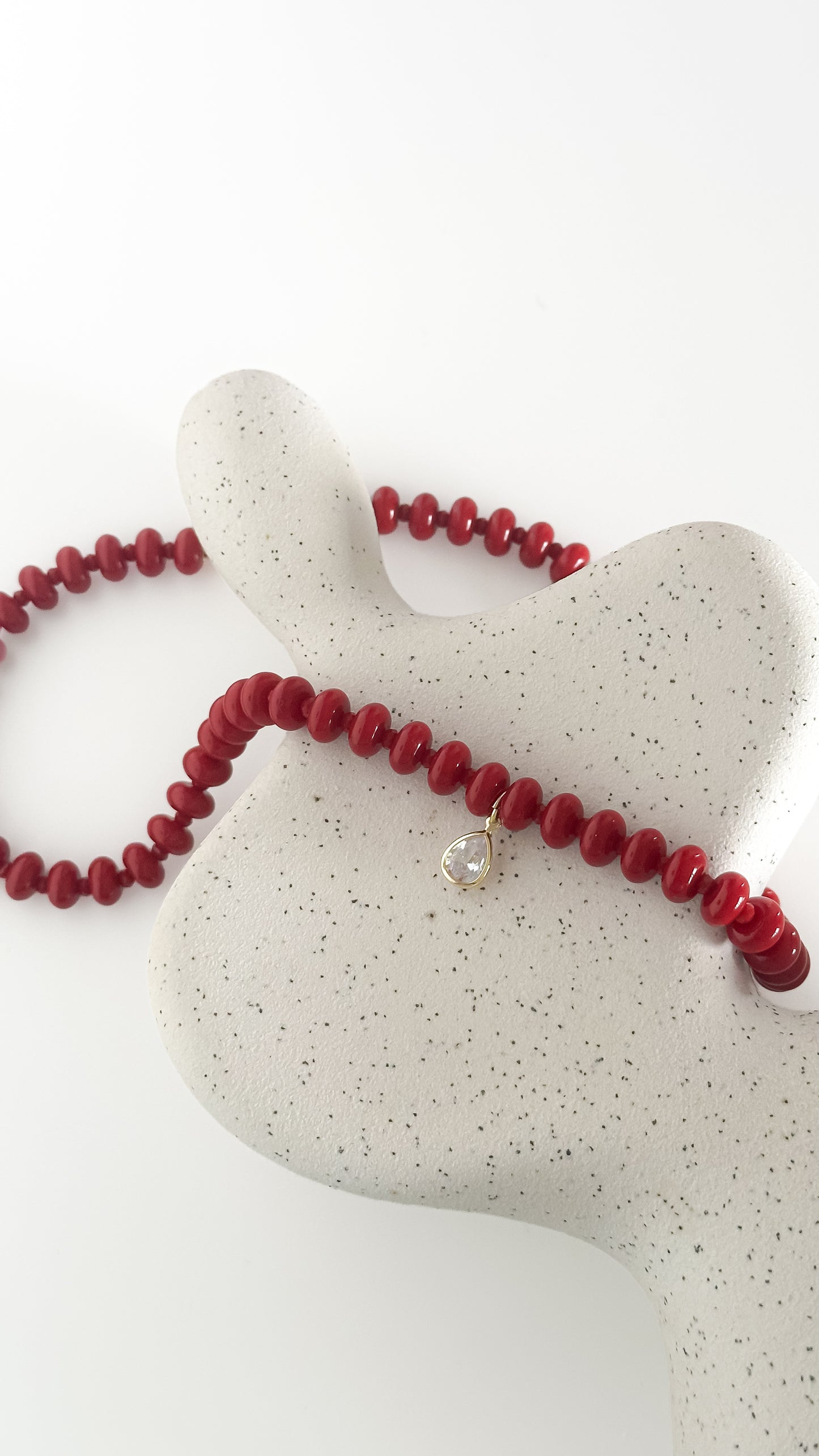 Collar Jade Rojo Oscuro y Punto de luz