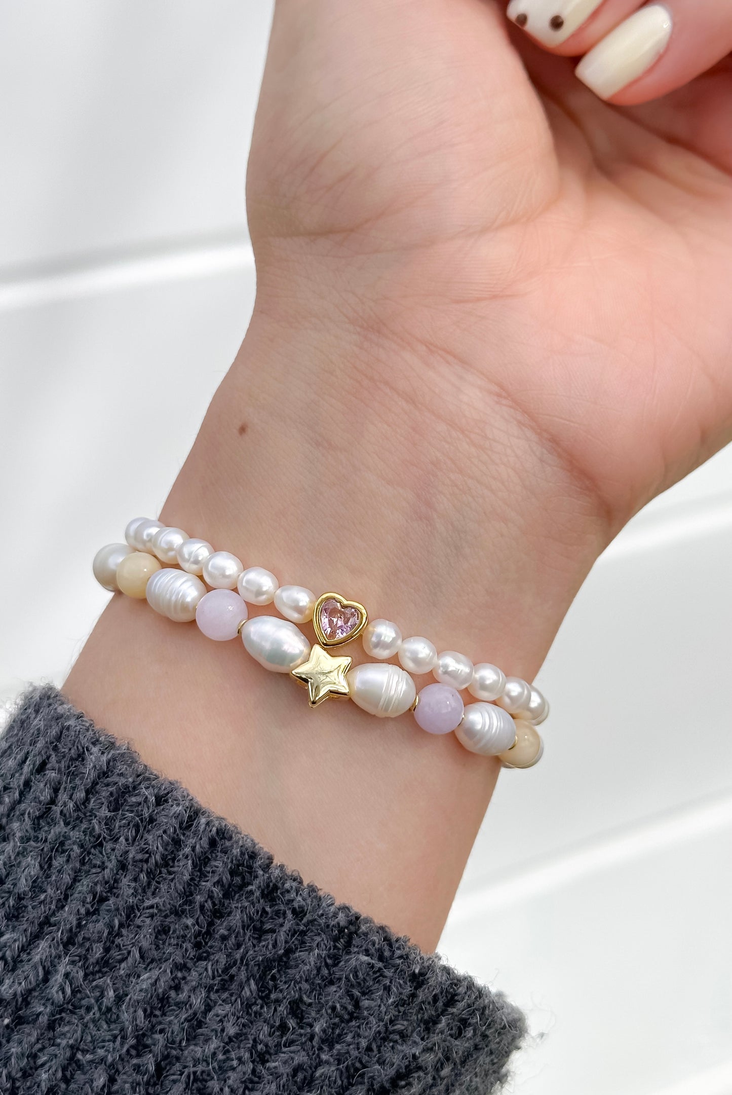 Pulsera de Perlas de Rio y Corazon Rosa