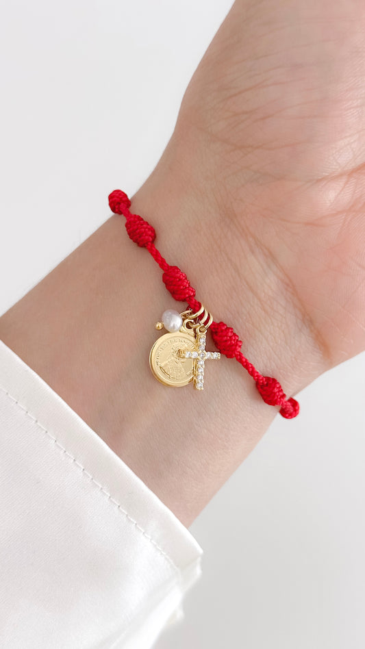 Pulsera Hilo Rojo Moneda+Cruz+Perla de Rio