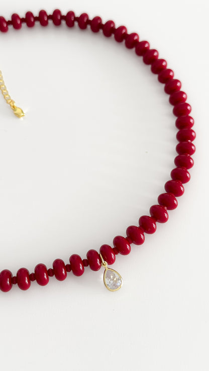 Collar Jade Rojo Oscuro y Punto de luz
