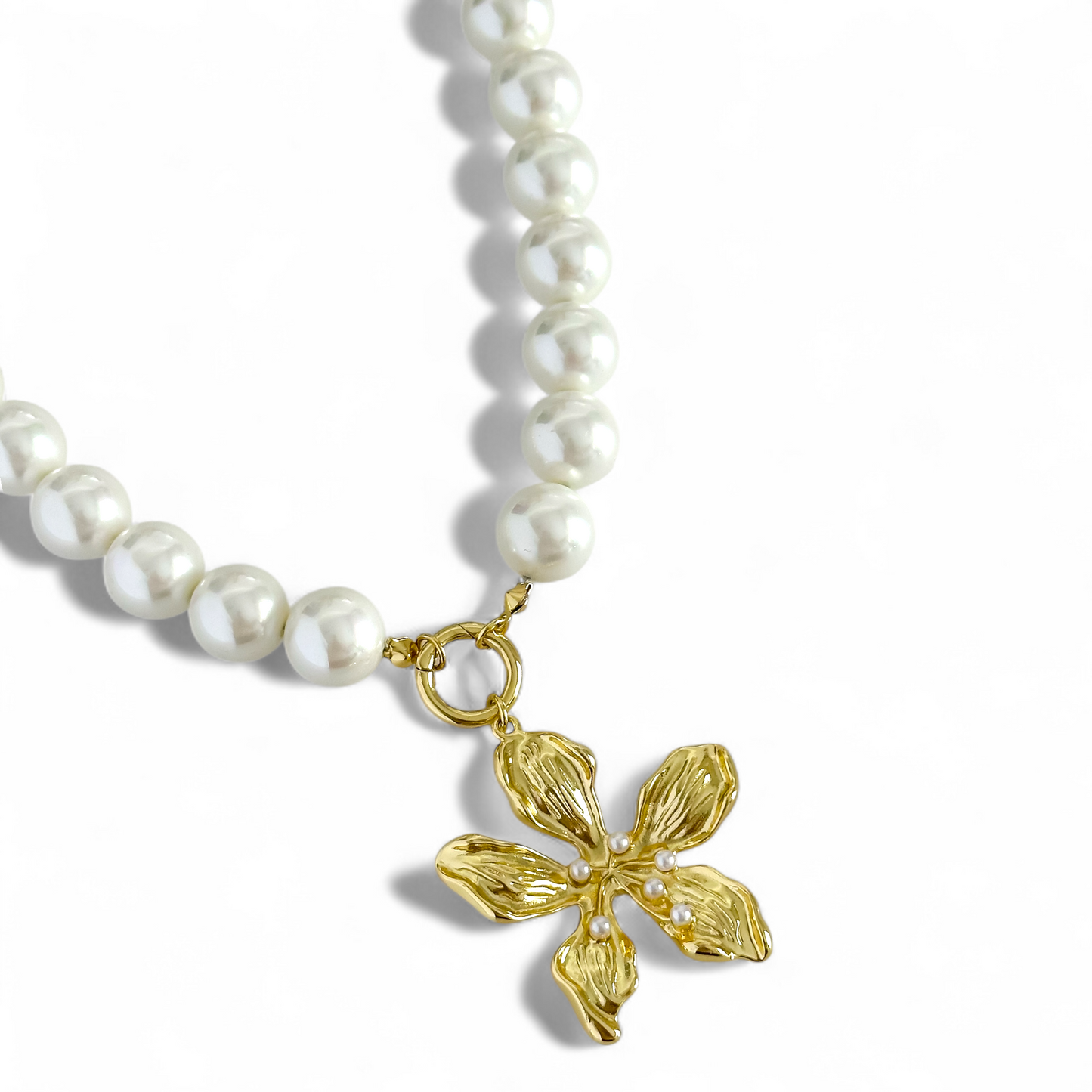 Collar Perlas de Nácar con Maxi Flor