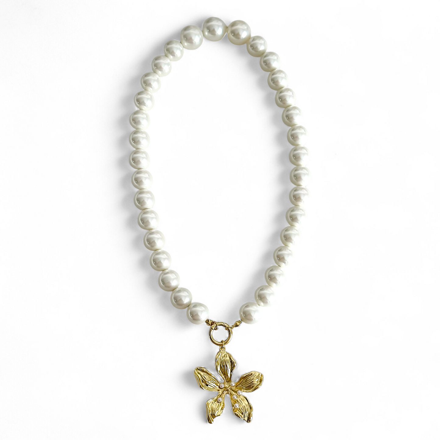 Collar Perlas de Nácar con Maxi Flor