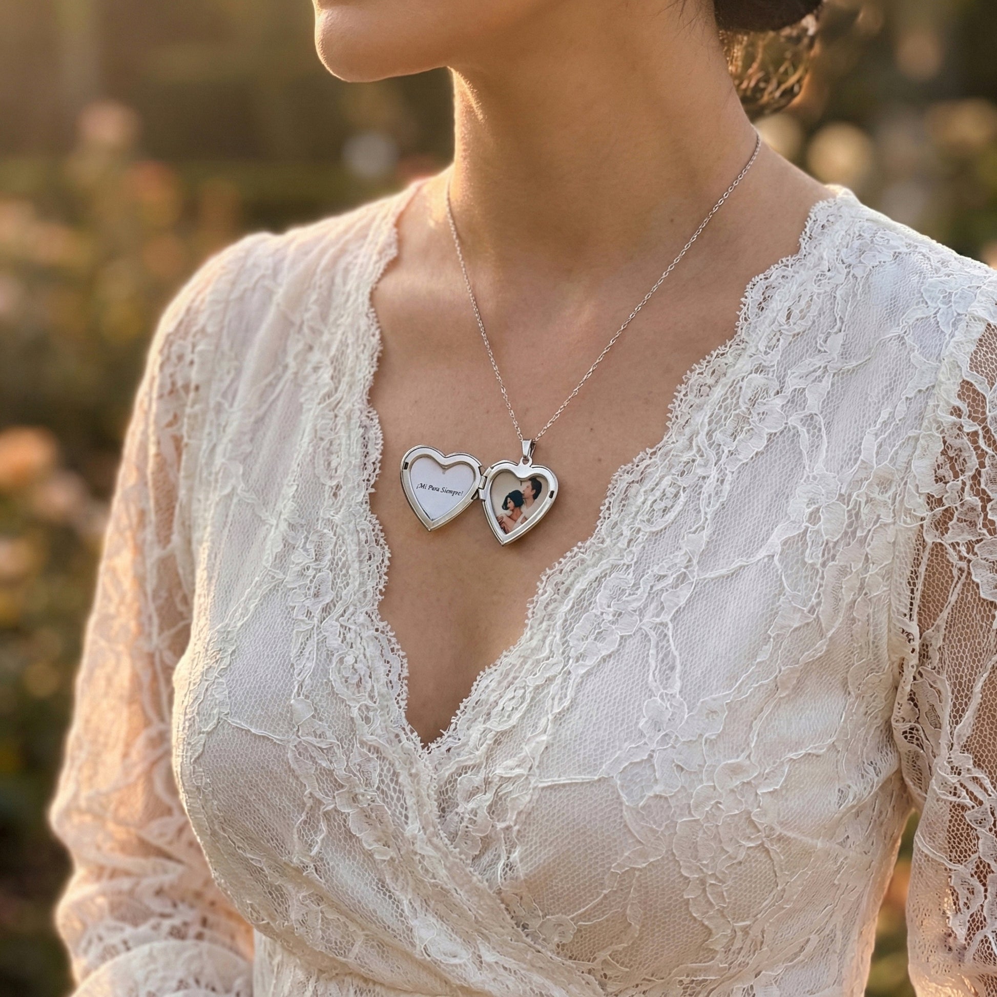 Collar relicario de corazón con diseño vintage apertura con espacio para 2 fotos personalizadas acero inoxidable