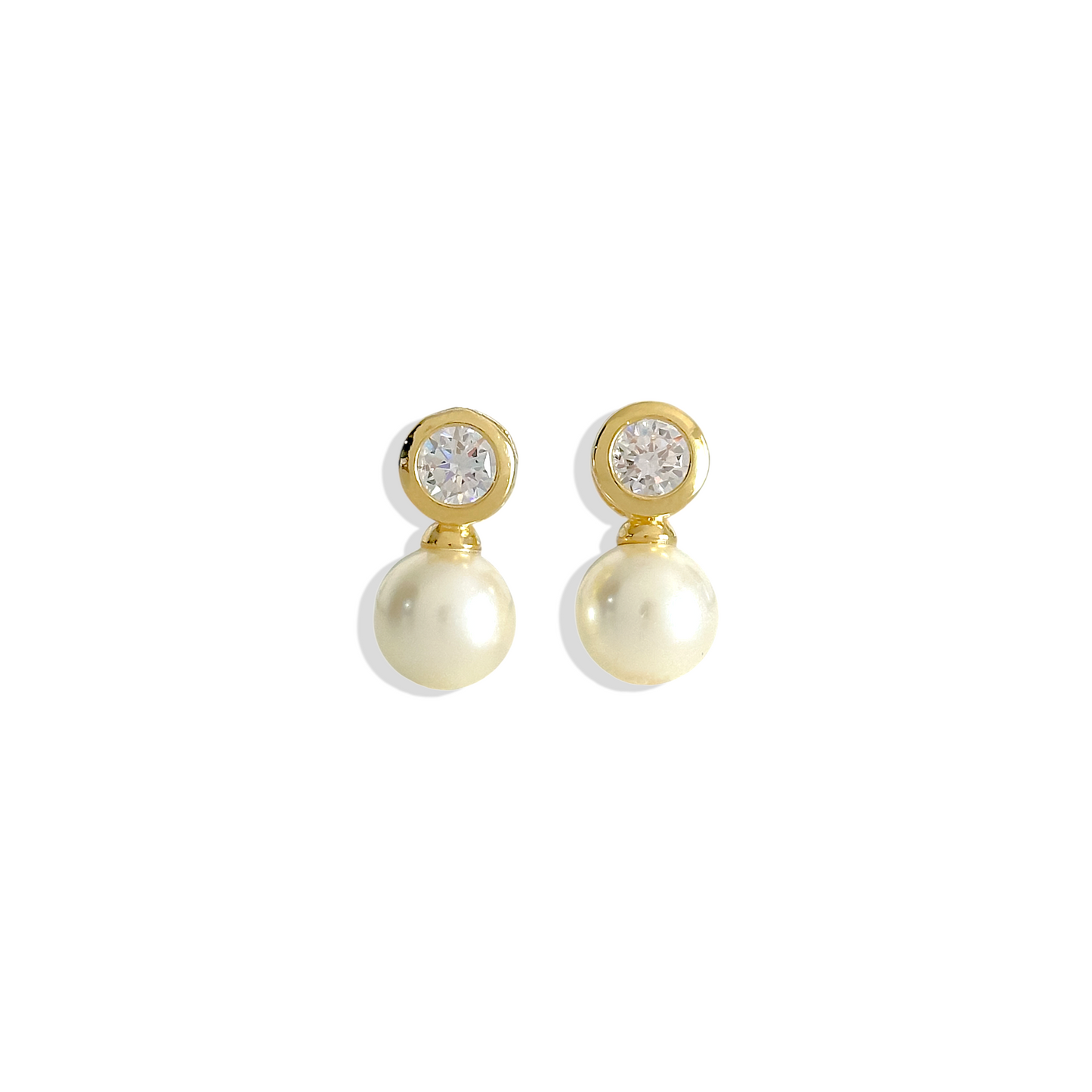 Aros amara perla enchapados en oro 18K acabado de alta calidad hipoalergénicos - D'march Designs Chile