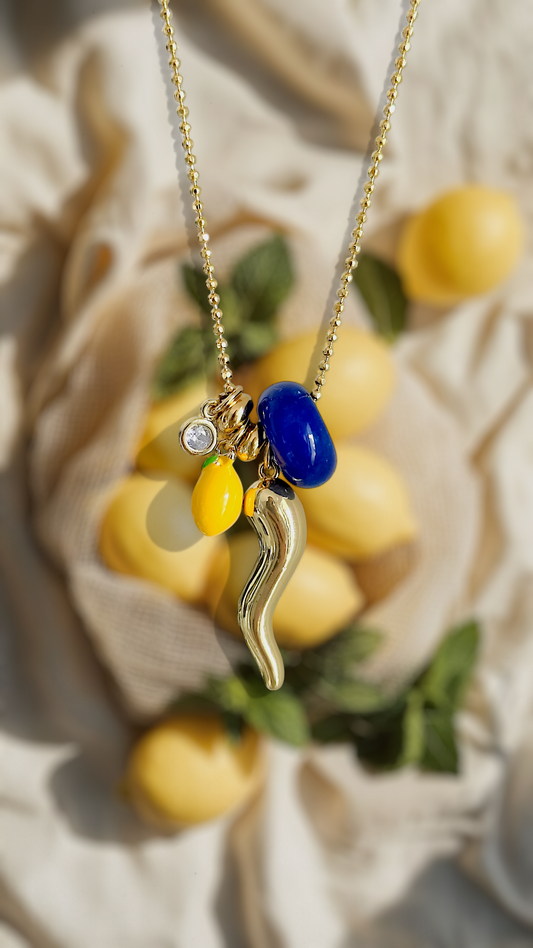 Detalle cadena charms cornicello enchapada en oro 18K - D'march Designs Chile