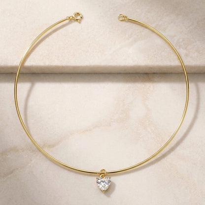 Detalle choker rígido con corazón de cristal enchapado en oro 18K - D'march Designs Chile