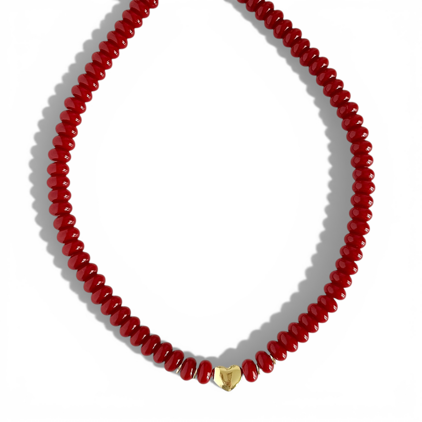 Detalle collar corazón carmesí enchapado en oro 18K - D'march Designs Chile