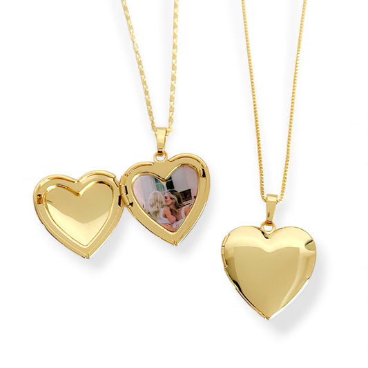 Collar relicario de corazón liso abierto con espacio para 2 fotos personalizadas enchapado en oro 18k