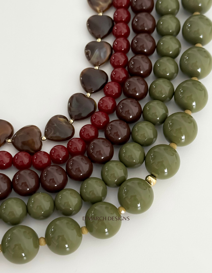 Collar verde oliva 18mm combinado con otros collares dorados enchapados en oro 18K - D'march Designs Chile