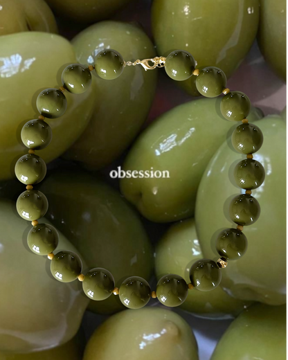 Detalle collar verde oliva 18mm enchapado en oro 18K - D'march Designs Chile