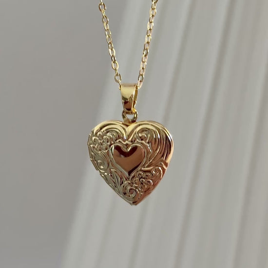 Video collar cadena relicario corazón vintage con espacio para 2 fotos enchapado en oro 18K - D'march Designs Chile